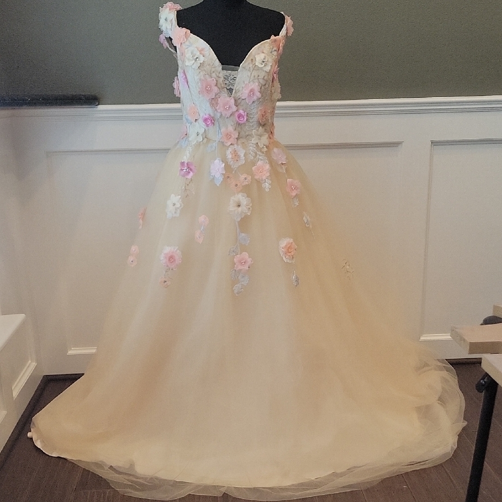 Elegant Floral Embellished Prom Dress